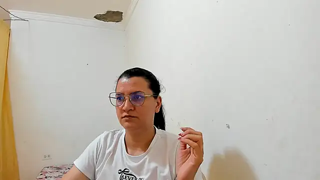 Snapshot of MARILYN_GARCIA chatting on 06.24.26 MARILYN GARCIA online show from 06.24.26