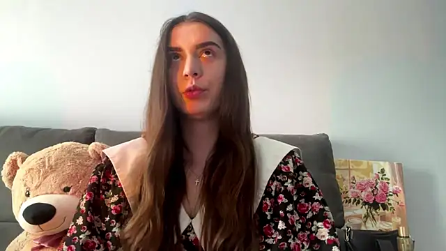 Snapshot of LucyLuxy chatting on 08.06.26 LucyLuxy online show from 08.06.26