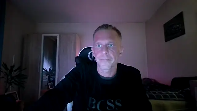 Snapshot of slaveboy2016@xh chatting on 12.27.24 slaveboy2016xh online show from 12.27.24