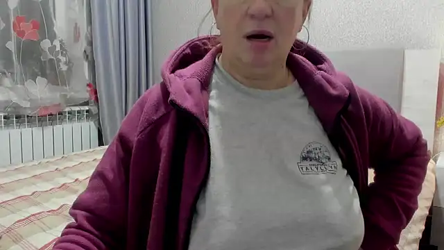 Snapshot of JUNOOO chatting on 01.19.25 JUNOOO online show from 01.19.25