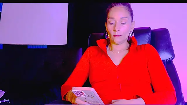 Snapshot of _thamara25 chatting on 10.28.25 thamara25 online show from 10.28.25