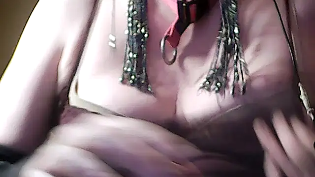 Snapshot of sissy_sarah chatting on 12.01.25 sissy sarah online show from 12.01.25