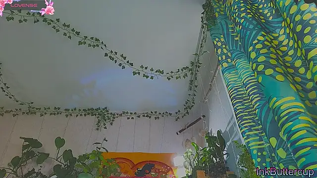Snapshot of Dead_Butterfly chatting on 09.16.25 Dead Butterfly online show from 09.16.25