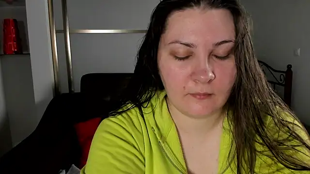 Snapshot of MarySwon chatting on 12.28.24 MarySwon online show from 12.28.24