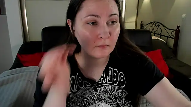 Snapshot of MarySwon chatting on 03.18.25 MarySwon online show from 03.18.25