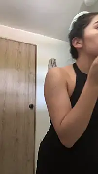 Snapshot of aimi_art1 chatting on 10.26.25 aimi art1 online show from 10.26.25