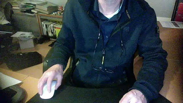 Snapshot of outlaw200 chatting on 12.02.24 outlaw200 online show from 12.02.24