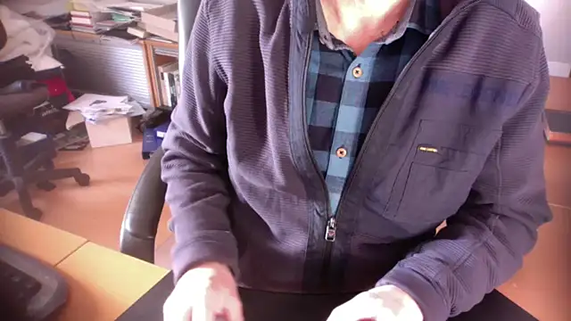 Snapshot of outlaw200 chatting on 12.17.24 outlaw200 online show from 12.17.24