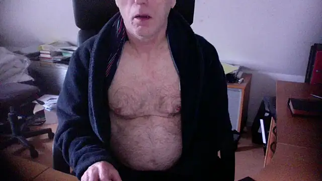 Snapshot of outlaw200 chatting on 12.21.24 outlaw200 online show from 12.21.24