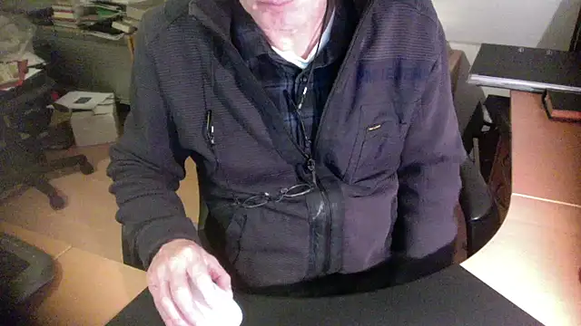 Snapshot of outlaw200 chatting on 12.23.24 outlaw200 online show from 12.23.24