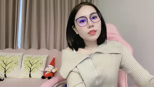 Snapshot of Meilian2021 chatting on 12.30.24 Meilian2021 online show from 12.30.24