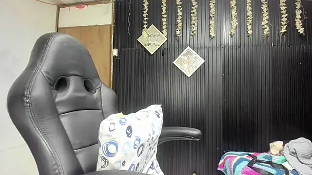 Snapshot of lalanaughty chatting on 11.14.25 lalanaughty online show from 11.14.25