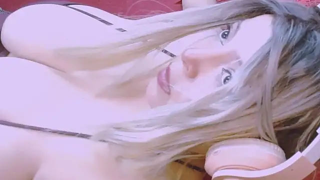 Snapshot of Honey_Lucy1 chatting on 05.25.26 Honey Lucy1 online show from 05.25.26