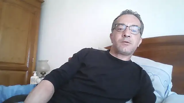 Snapshot of CarlosRocha73 chatting on 04.17.26 CarlosRocha73 online show from 04.17.26