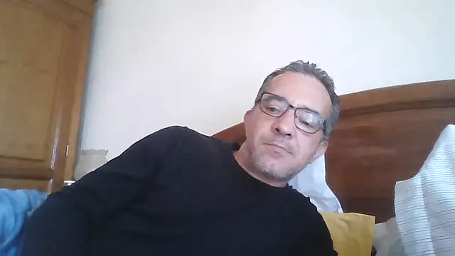 Snapshot of CarlosRocha73 chatting on 04.18.26 CarlosRocha73 online show from 04.18.26