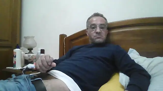 Snapshot of CarlosRocha73 chatting on 05.16.26 CarlosRocha73 online show from 05.16.26