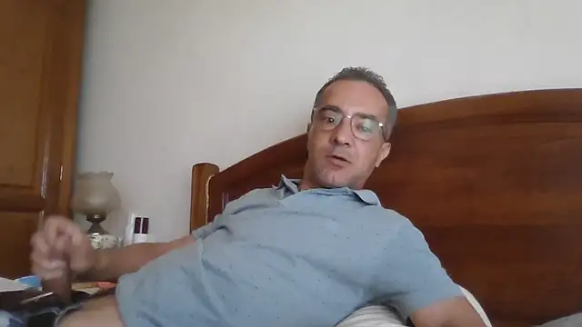 Snapshot of CarlosRocha73 chatting on 05.25.26 CarlosRocha73 online show from 05.25.26
