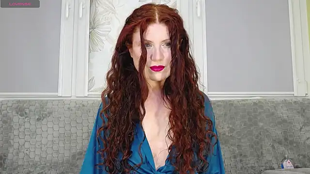 Snapshot of Hetera chatting on 04.25.26 Hetera online show from 04.25.26