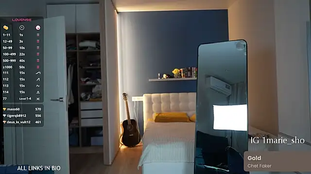 LAUREL HAZEL online show from 09.14.25