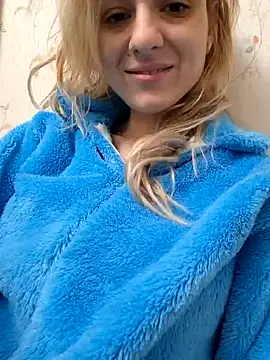 YogisticJuli666 online show from 12.10.24