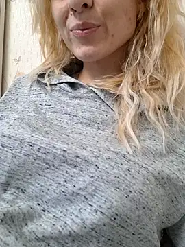 YogisticJuli666 online show from 03.10.25