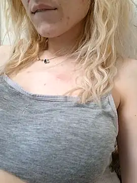 YogisticJuli666 online show from 03.10.25