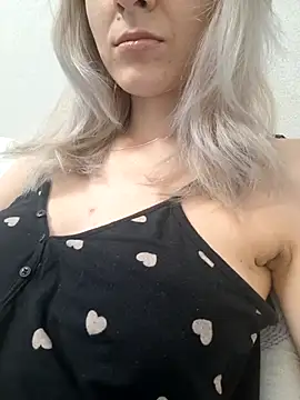 YogisticJuli666 online show from 09.30.25