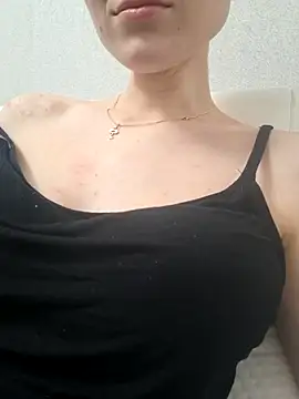 YogisticJuli666 online show from 10.31.25