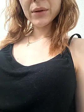 YogisticJuli666 online show from 12.15.25