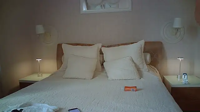 Luna Hoty online show from 11.27.25