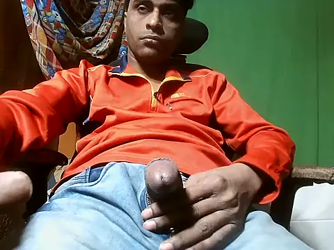Snapshot of desiboy1101 chatting on 12.18.24 desiboy1101 online show from 12.18.24