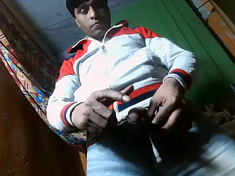 Snapshot of desiboy1101 chatting on 02.18.25 desiboy1101 online show from 02.18.25