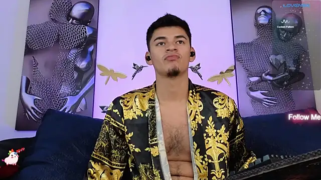 Snapshot of VikoHands chatting on 02.11.25 VikoHands online show from 02.11.25