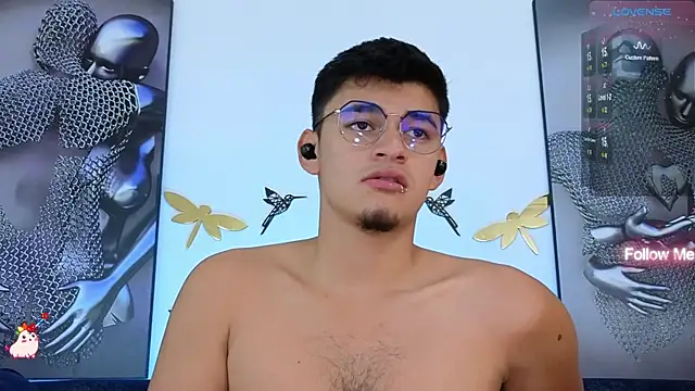 Snapshot of VikoHands chatting on 02.13.25 VikoHands online show from 02.13.25