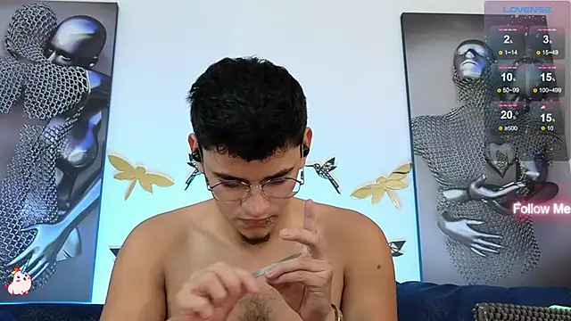 Snapshot of VikoHands chatting on 02.19.25 VikoHands online show from 02.19.25