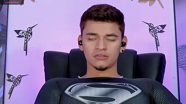 Snapshot of VikoHands chatting on 03.22.25 VikoHands online show from 03.22.25