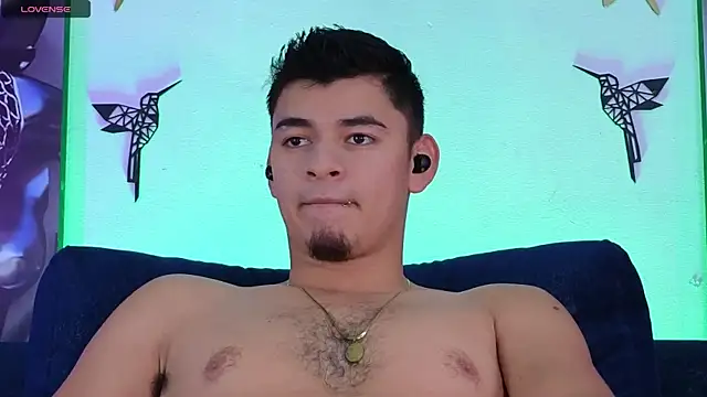 Snapshot of VikoHands chatting on 10.10.25 VikoHands online show from 10.10.25