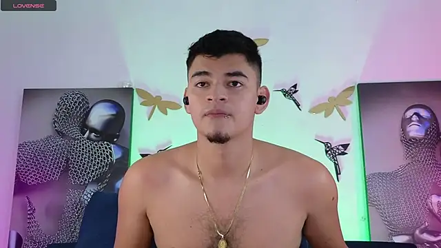 Snapshot of VikoHands chatting on 10.14.25 VikoHands online show from 10.14.25