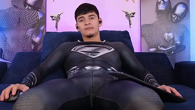 Snapshot of VikoHands chatting on 11.25.25 VikoHands online show from 11.25.25