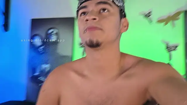 Snapshot of VikoHands chatting on 11.26.25 VikoHands online show from 11.26.25