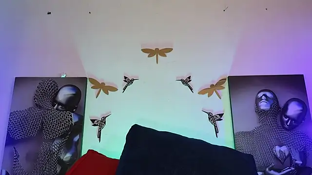 Snapshot of VikoHands chatting on 11.29.25 VikoHands online show from 11.29.25