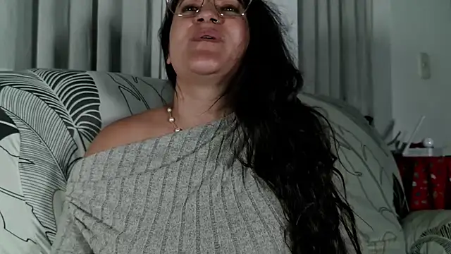 DeesseLuxure online show from 04.18.26