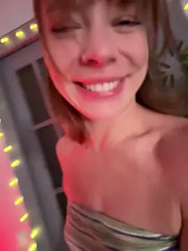 Snapshot of Oopsfoxy chatting on 12.15.24 Oopsfoxy online show from 12.15.24