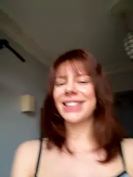 Snapshot of Oopsfoxy chatting on 11.05.25 Oopsfoxy online show from 11.05.25