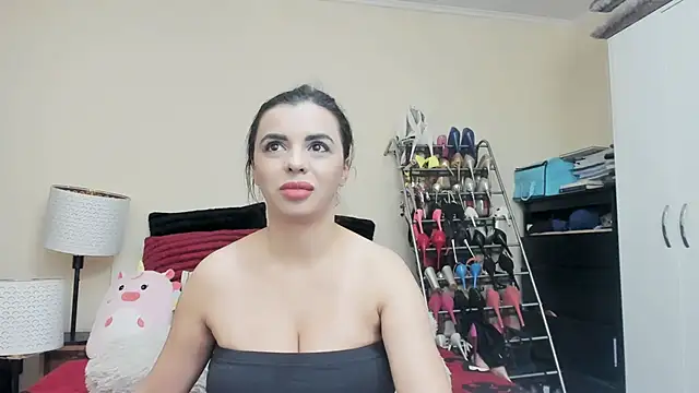 juliahayessxx online show from 02.13.25