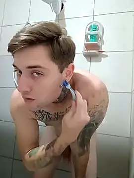 Snapshot of DanielMagains chatting on 10.15.25 DanielMagains online show from 10.15.25