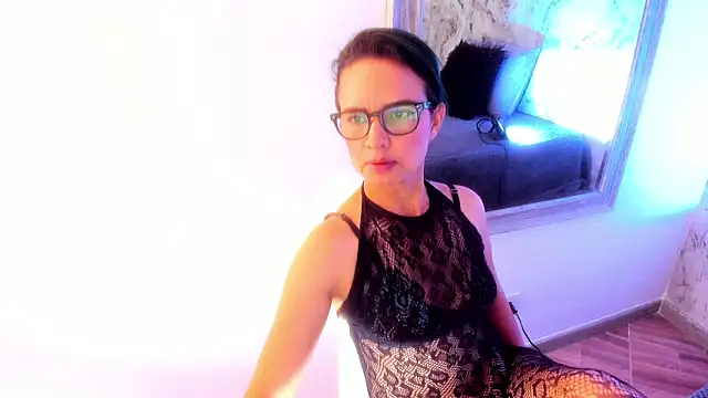 Snapshot of BrianaGarner chatting on 02.09.25 BrianaGarner online show from 02.09.25