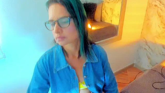 Snapshot of BrianaGarner chatting on 02.22.25 BrianaGarner online show from 02.22.25