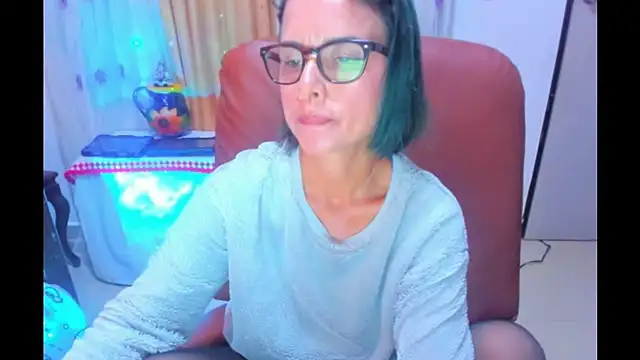 Snapshot of BrianaGarner chatting on 09.19.25 BrianaGarner online show from 09.19.25