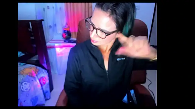 Snapshot of BrianaGarner chatting on 10.12.25 BrianaGarner online show from 10.12.25